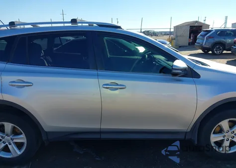 2013 Toyota Rav4 Xle z USA, uszkodzony, nr VIN JTMWFREV0DD000743